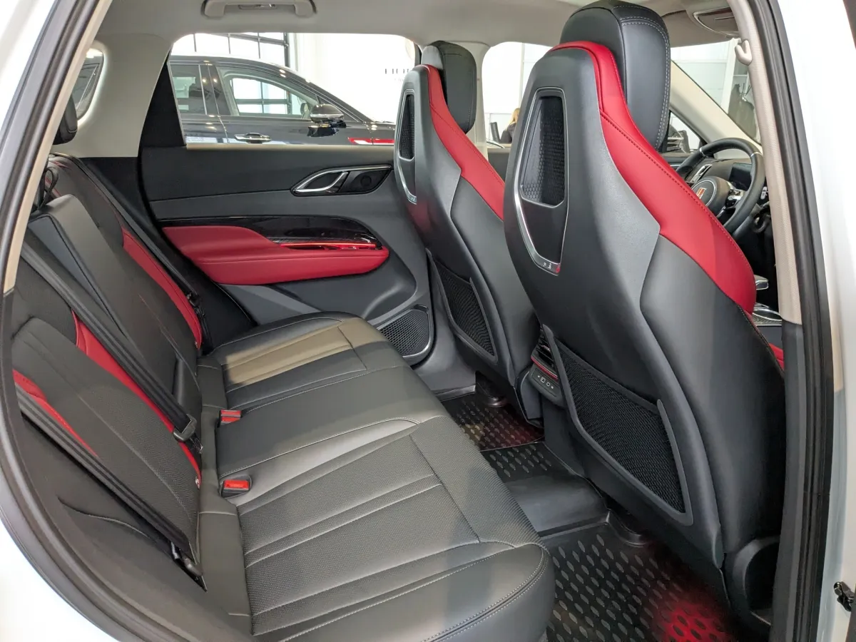 Hongqi HS3