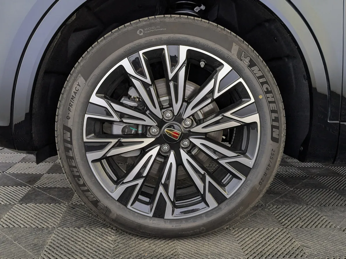 Hongqi HS5