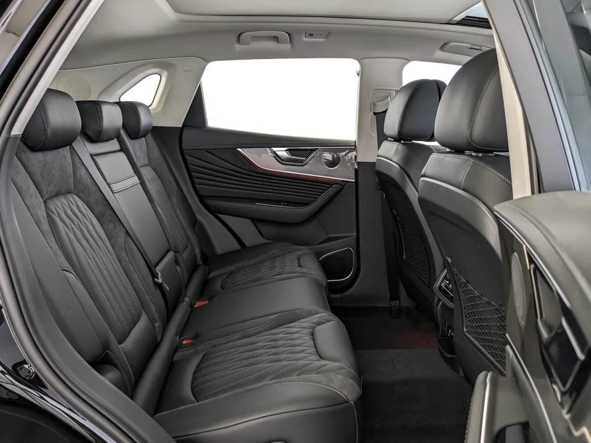Hongqi HS5